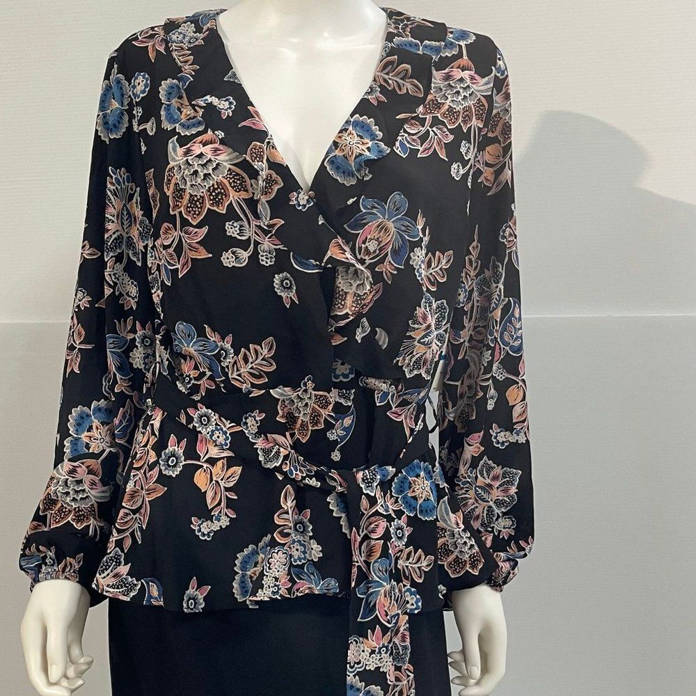 Q+A Los Angeles Floral Long Sleeve V Neck Top